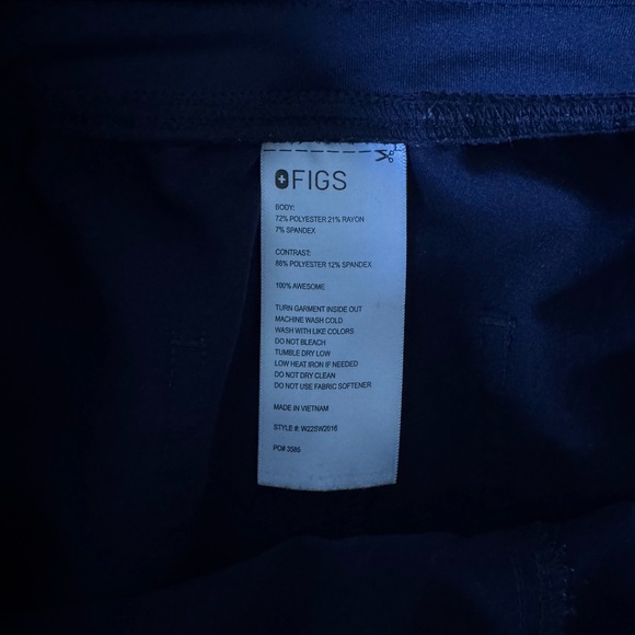 FIGS - Livingston - Navy - Medium - Picture 6 of 6